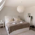 Modern Apartment Next To Zurich Hb With Roof Terrace
