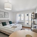 Chic Central Studio - Modern - Crown 27