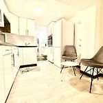 2 Rooms In Center Of Zuerich Hb Station