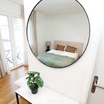 New City Center Apt With Private Entry & Parking