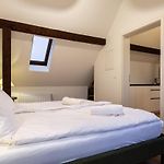 Nest Suite 1 King Bed Near Zürich HB