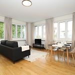 New City Center Apt With Private Entry & Parking