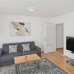 Bright And Quiet Studio In The City Center - Sky11