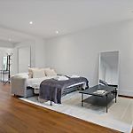 Newly Renovated Apartment Next To Lake Zurich With Private Terrace