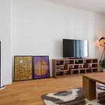 Kaya Zurich Apartment 2A - Downtown 2Br Apt With Balcony
