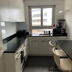 Spacious Enge Apartment Gem - Sihlcity, Balcony, Private Laundry