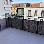 Central 2Br With Superbe Transit Access - Tilia 21