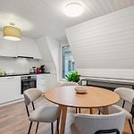Cozy 1Br In City Center - Color 31