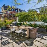 Designer Old Town Residence Waterview Ac