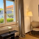 Acacia Suite Bright 3-Room Apartment