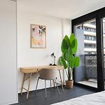 Skyline Apartment Zuerich Mit Eckterrasse