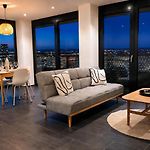 Skyline Apartment Zuerich Mit Eckterrasse
