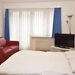 Executive Studio - Crown 12