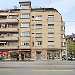 Central Apartment For City Explorers 222