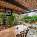 Holiday home Centrally Located House With Garden *