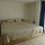 Calm City House, 20 Min. From City Centre & Lake
