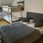 Lindas Rooms With Shared Bathrooms And Apartments- Self Check-In