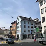 Cozy Unit 12 In Center Of Apartment Zurich