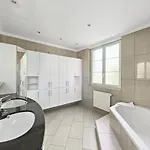 Centrally Located House With Garden Holiday home