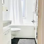 Cozy Unit 12 In Center Of * Zurich