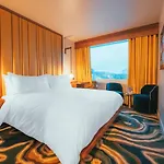 Superior East Wing By Five 4*