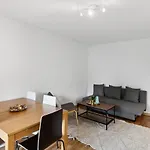 Urban Charm: Your Comfy Close To The Apartment