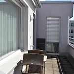 Stylish 1Br Near Lake And Opera - Flower 52