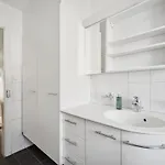 Comfortable In Oerlikon 20 Minutes Away From Airport Apartment Zurich