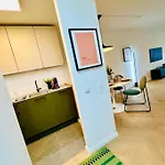 Apartment Modern With Air Condition & Balcony