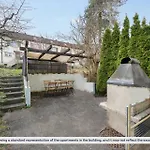 Cozy 3-Bedroom Apartment In Chreis45