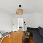 Charming 1 Bedroom Apartment