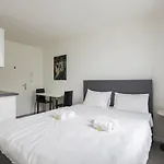 Apartment Downtown Deluxe With Queen Bed Be-55