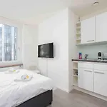 Apartment Urban Oasis With Queen Bed And View Be-12