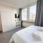 Apartment Downtown Deluxe With Queen Bed Be-25 *