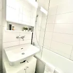 Urban Oasis With Queen Bed And View Be-18 *