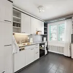 Comfortable In Oerlikon 20 Minutes Away From Airport Apartment *