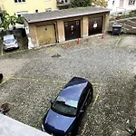 Premium Penthouse Studio - Ac, Laundry, Balcony, Parking