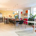 Apartment Stylish Garden-gem By Lake: Pet-friendly &