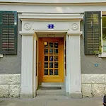 Apartment Stylish Garden-gem By Lake: Pet-friendly &