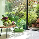 Stylish Garden-gem By Lake: Pet-friendly &