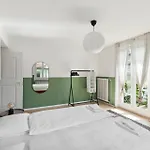 Centrally Located House With Garden Holiday home