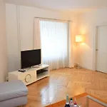 1br Flat In Historical Center - Symbol 3 Apartment *