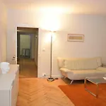 1br Flat In Historical Center - Symbol 3 Apartment *