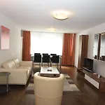 Stylish 2br Near - Flower 3 Apartment *