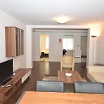 Apartment Stylish 2br Near - Flower 3 *