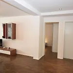 Stylish 2br Near - Flower 3 Apartment *