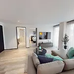 Spacious 1 Bedroom With Balcony *