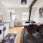 Charmante An Beliebter, Urbaner Lage Apartment
