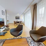 Amazing/Sunny 2 Bedroom Flat In The City Center