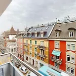 Amazing/Sunny 2 Bedroom Flat In The City Center